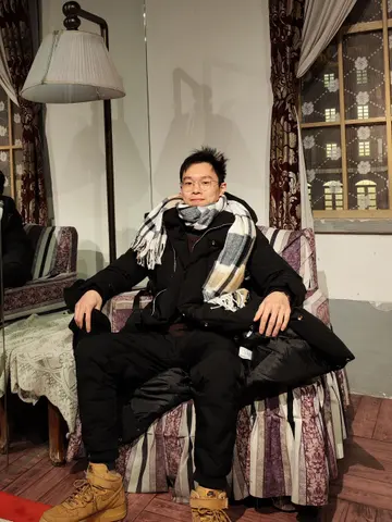 Fengyi Zhang portrait